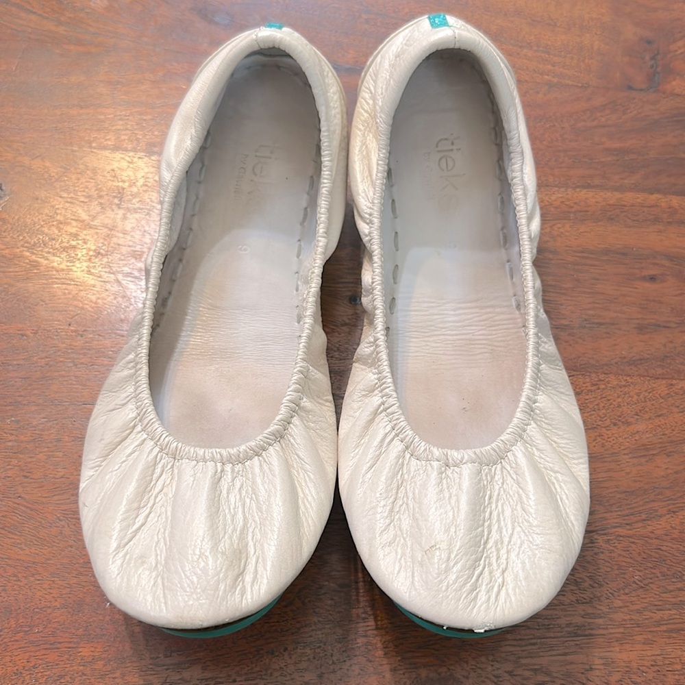 Cream Tieks size 9